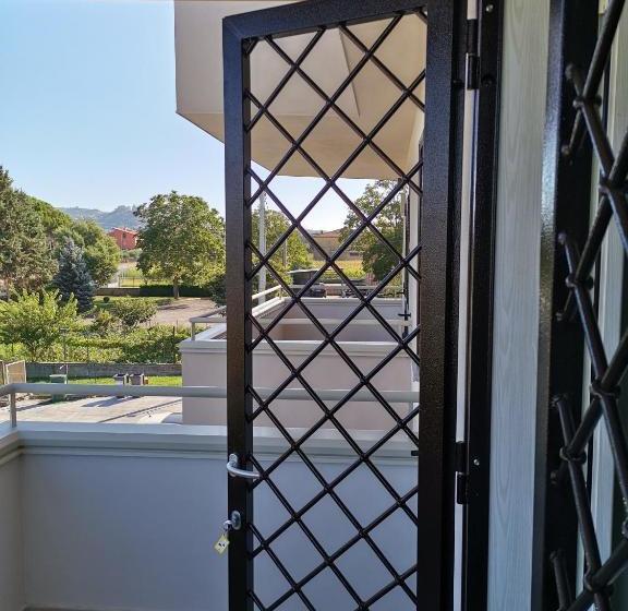 צימר Montesarchiorooms