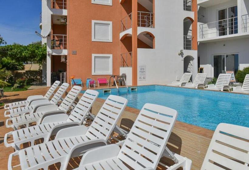 تختخواب و صبحانه Open Sky Apartments