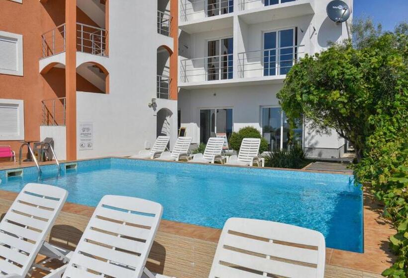 تختخواب و صبحانه Open Sky Apartments