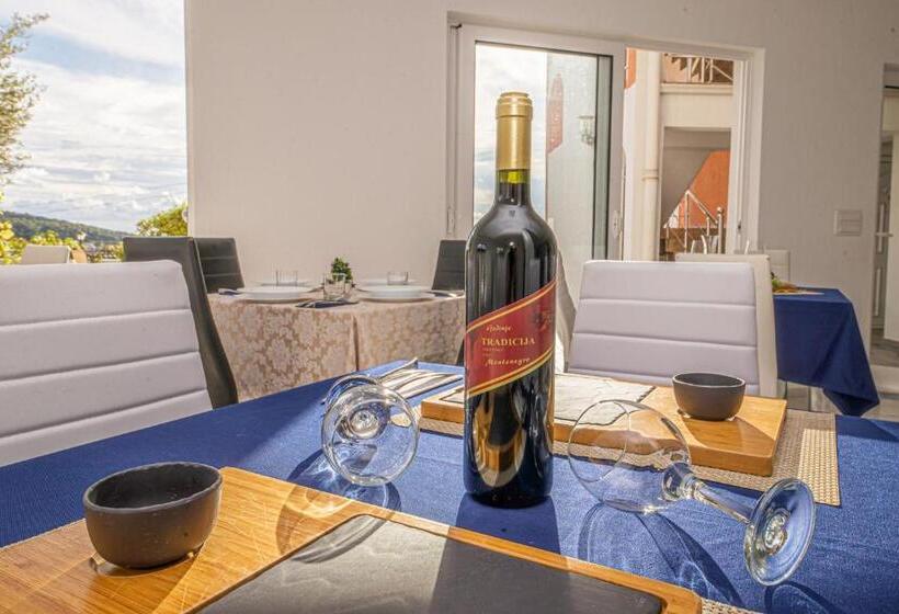 تختخواب و صبحانه Open Sky Apartments