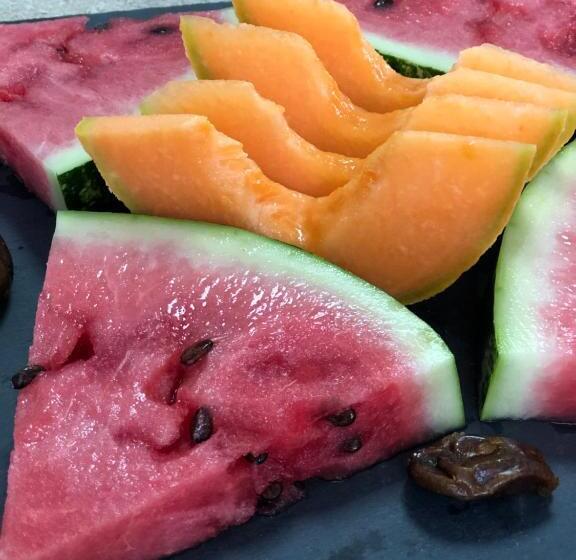 تختخواب و صبحانه Open Sky Apartments