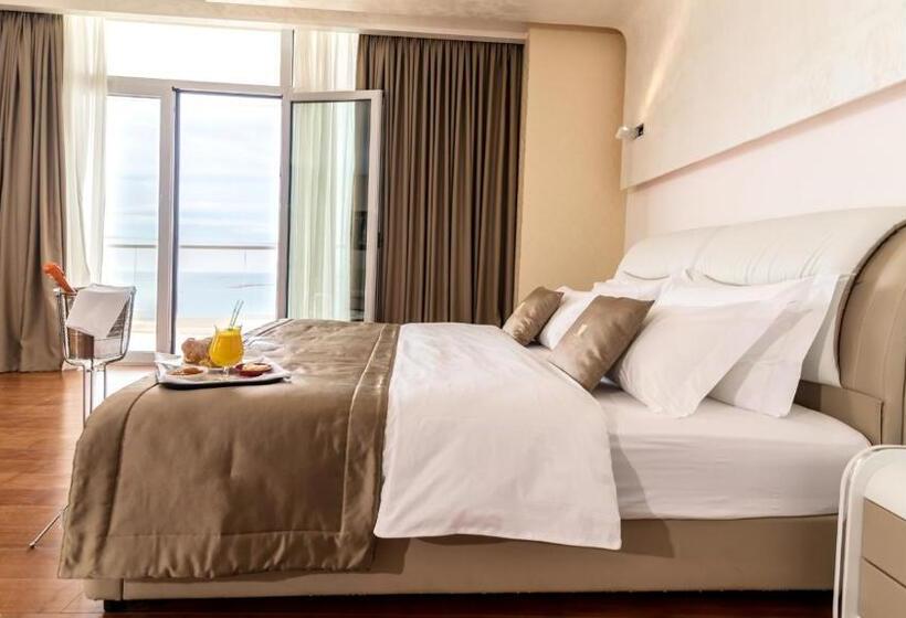 هتل Deluxe & Executive Spa By Rafaelo