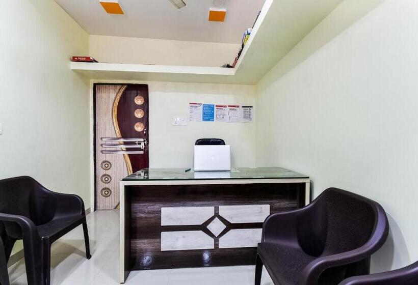 Отель Spot On 75702  Shivam And Food Court