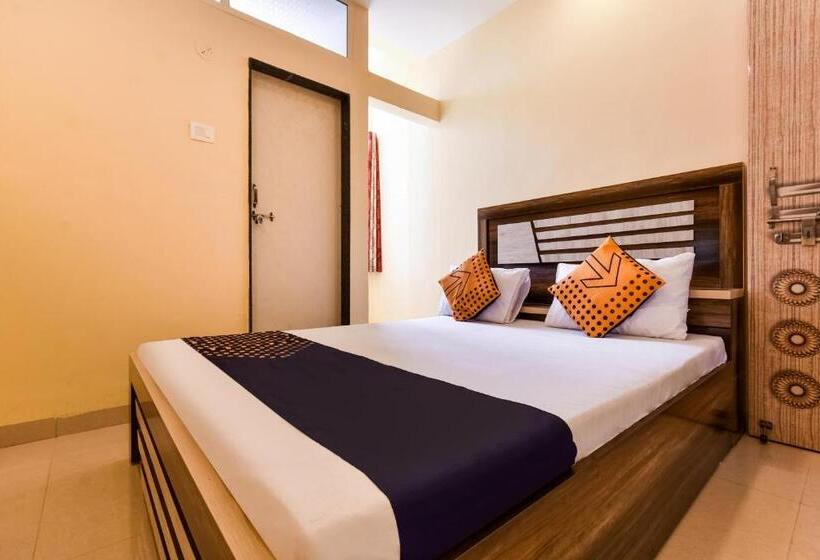 Отель Spot On 75702  Shivam And Food Court