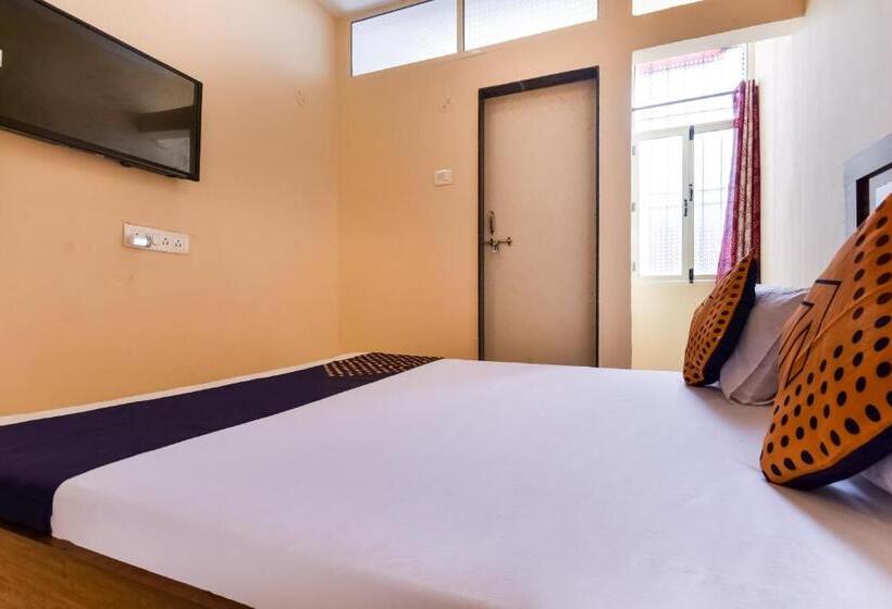 Отель Spot On 75702  Shivam And Food Court