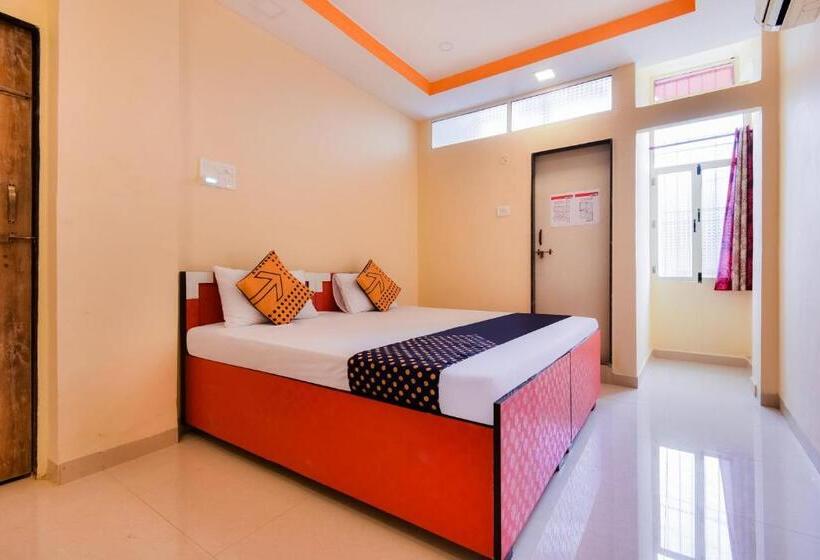 Отель Spot On 75702  Shivam And Food Court