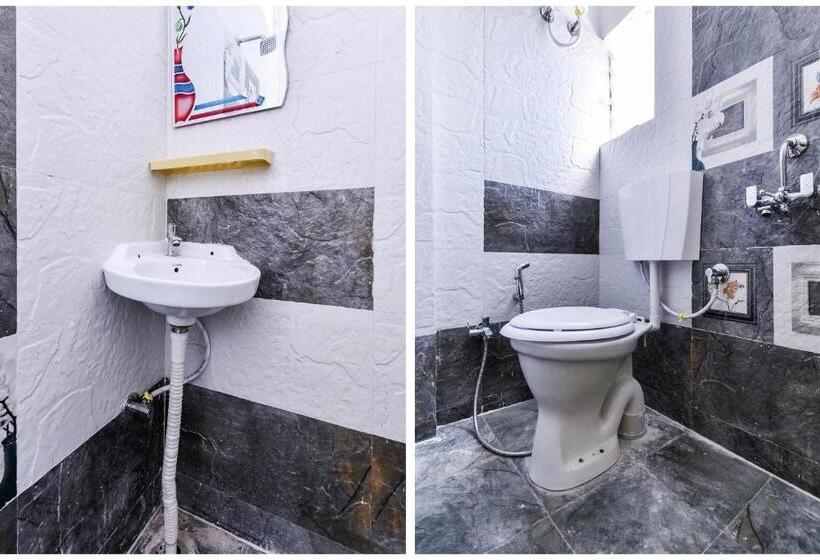 Отель Spot On 75702  Shivam And Food Court