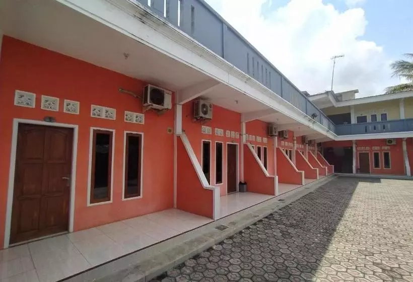 Hotelli Spot On 90040 Pondok Manggir