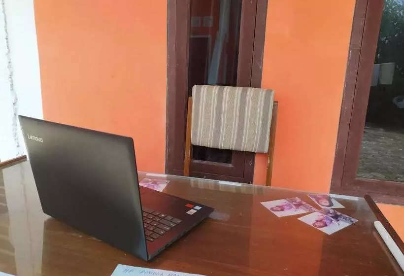 Hotelli Spot On 90040 Pondok Manggir