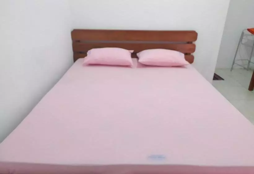 Hotelli Spot On 90040 Pondok Manggir