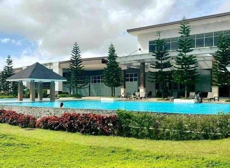 R&a Staycation At Wind Residence