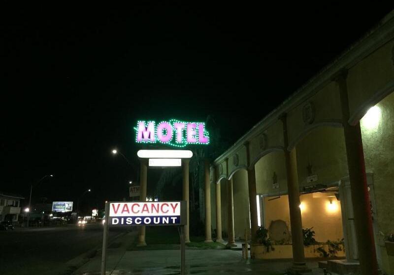 Colonial Pool & Spa Motel