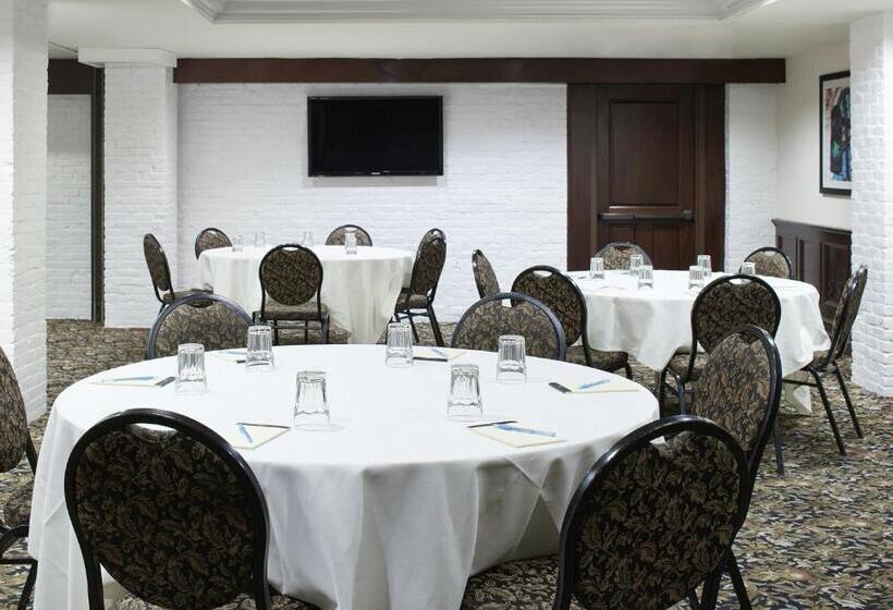 Club Quarters Hotel Faneuil Hall, Boston