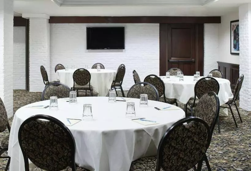 Club Quarters Hotel Faneuil Hall, Boston