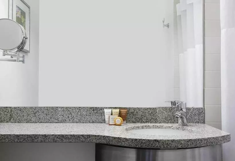 Club Quarters Hotel Faneuil Hall, Boston