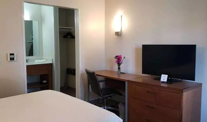 호텔 Good Nite Inn Camarillo