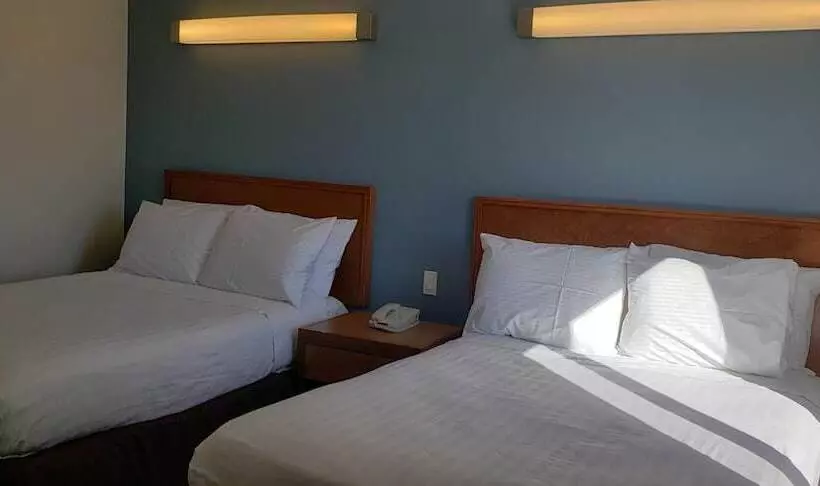 호텔 Good Nite Inn Camarillo