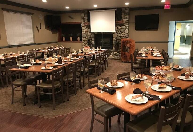 בית מלון כפרי Grand View Inn & Suites