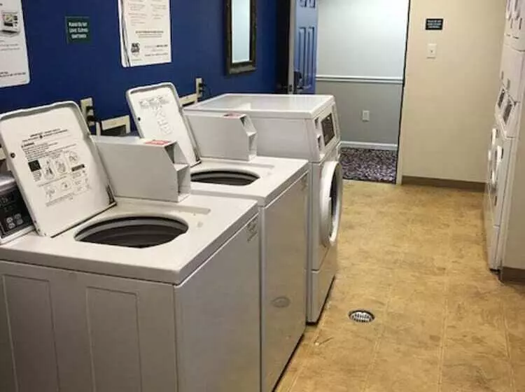 בית מלון כפרי Intown Suites Extended Stay Decatur Al