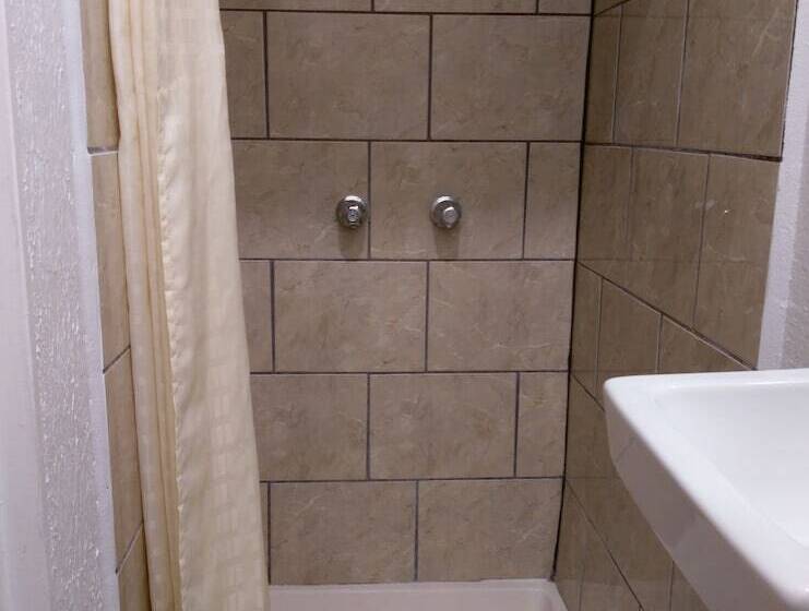 ホテル Monterey Inn