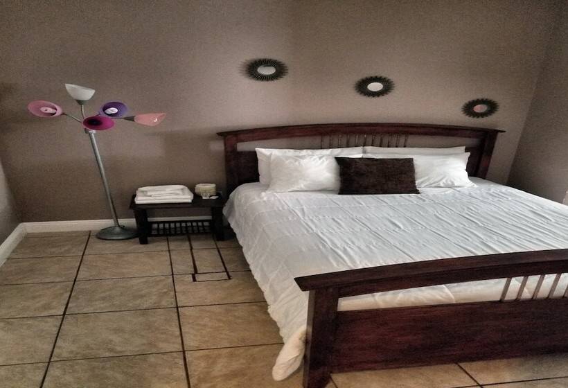 ホテル Monterey Inn