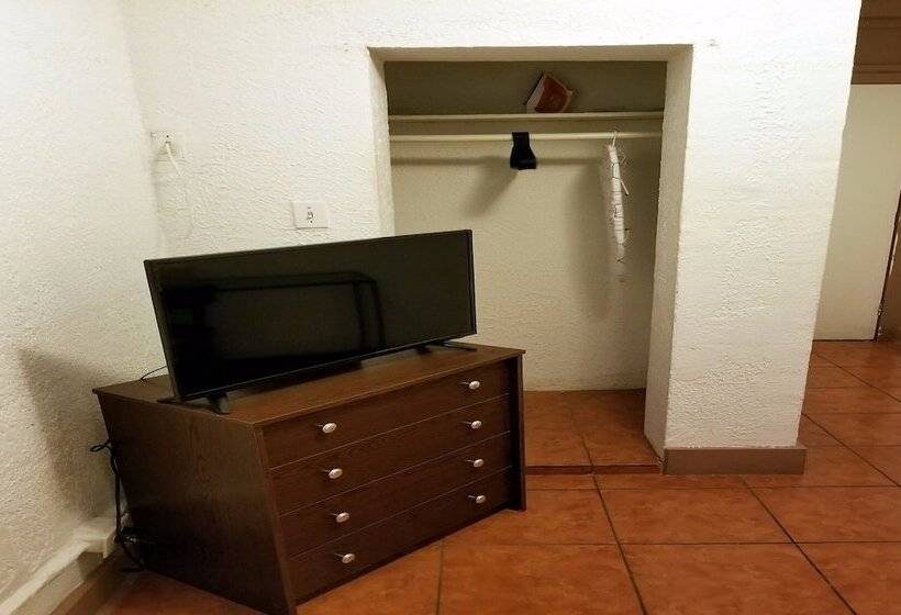 ホテル Monterey Inn