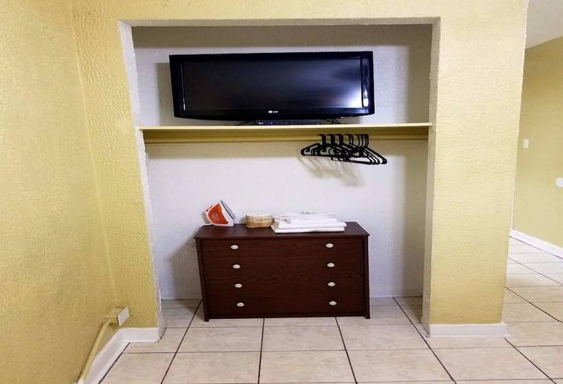 ホテル Monterey Inn