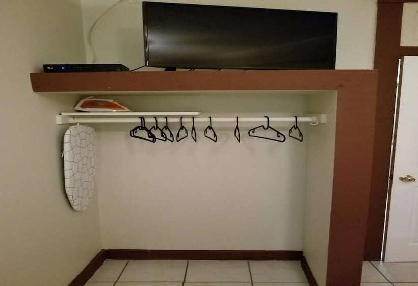 ホテル Monterey Inn