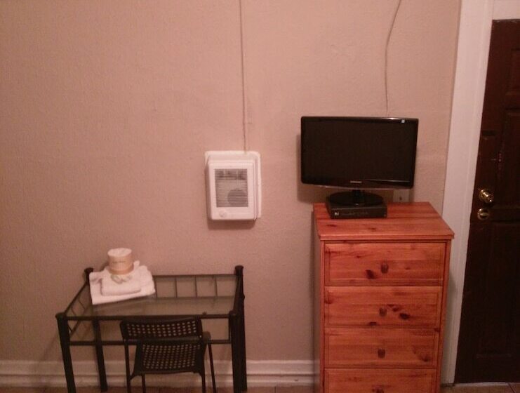 ホテル Monterey Inn