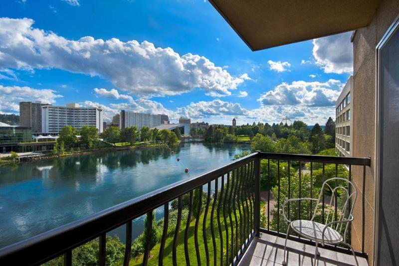 Отель Oxford Suites Spokane Valley