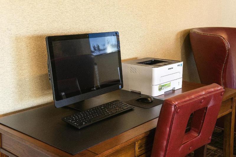 هتل Red Roof Inn & Suites Omaha Council Bluffs