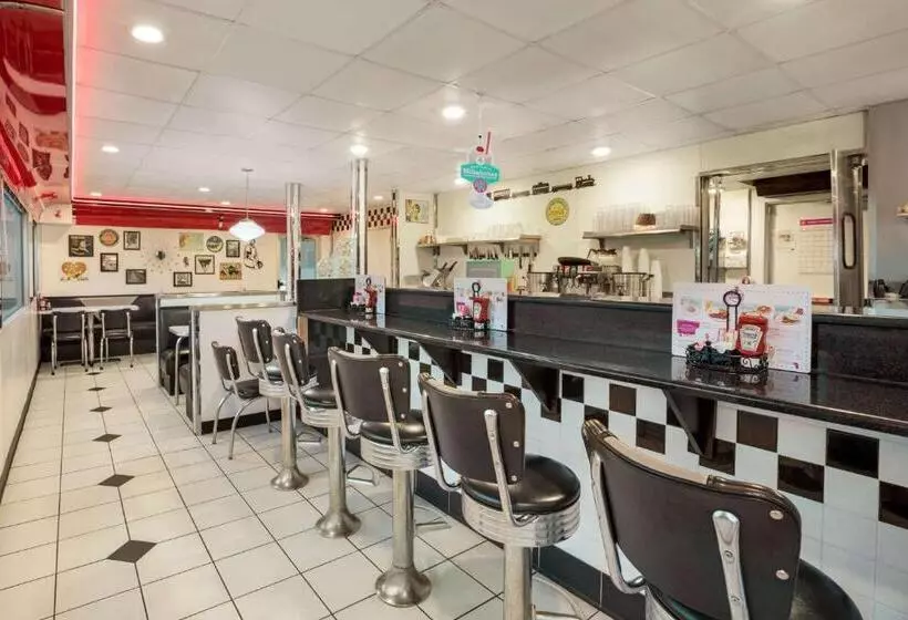 ホテル Travelodge By Wyndham Brunswick Near Fredrick