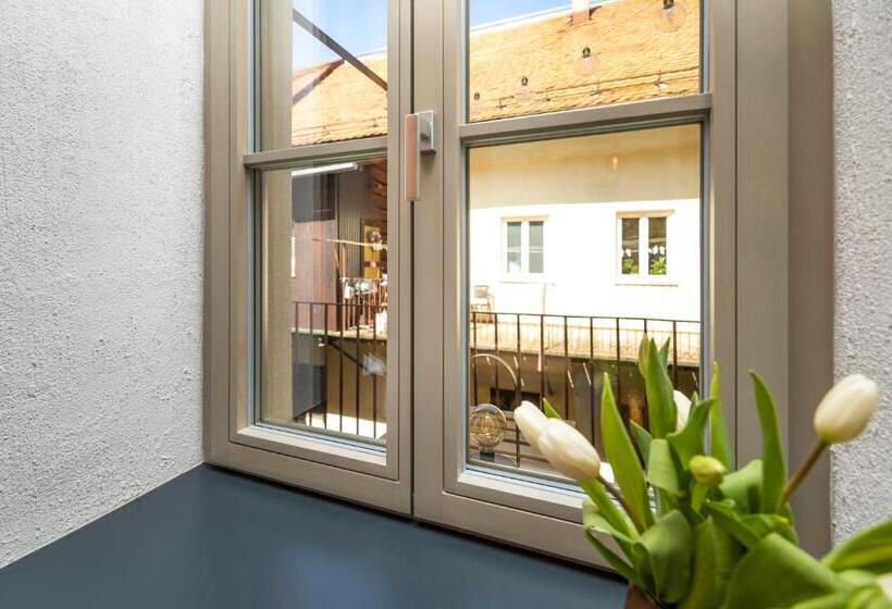 تختخواب و صبحانه Gentry11 Rooms&more