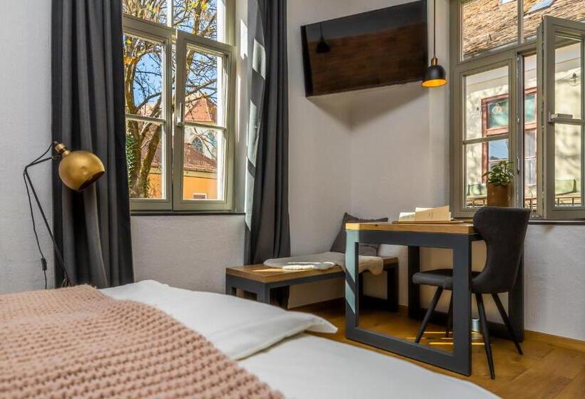 تختخواب و صبحانه Gentry11 Rooms&more