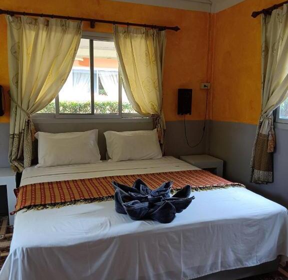 Hotelli Ban Elephant Blanc Bungalow