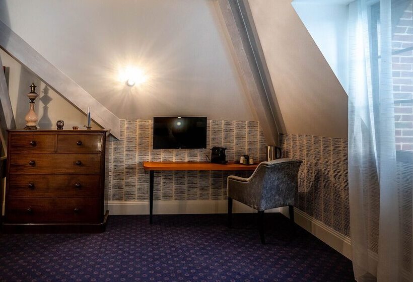 هتل Les Jardins De Josephine  Le Manoir