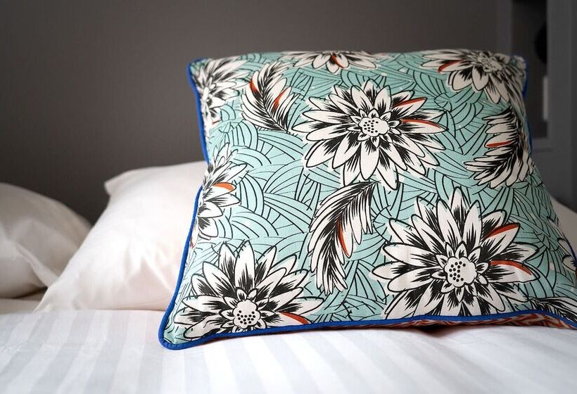 هتل Les Jardins De Josephine  Le Manoir