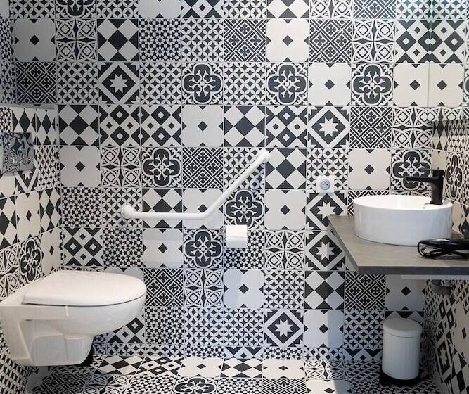 هتل Les Jardins De Josephine  Le Manoir