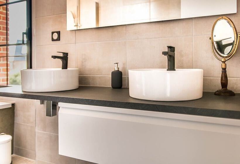 هتل Les Jardins De Josephine  Le Manoir