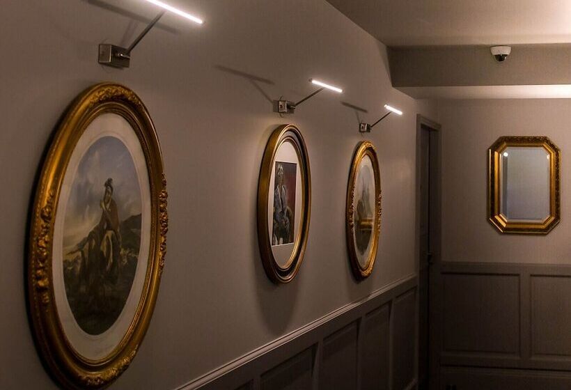 هتل Les Jardins De Josephine  Le Manoir