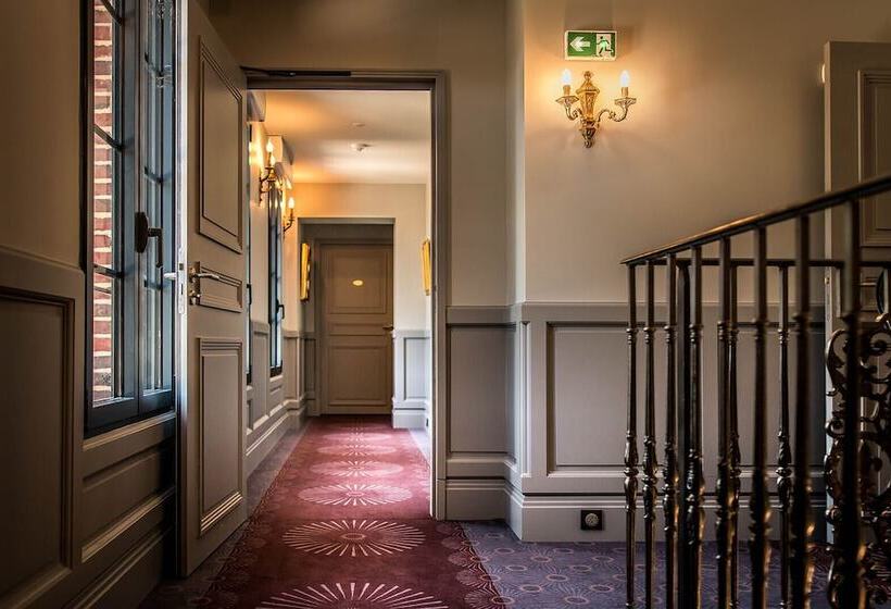 هتل Les Jardins De Josephine  Le Manoir