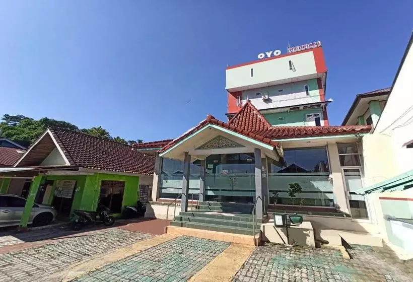 ホテル Oyo 2611  Krui Syariah