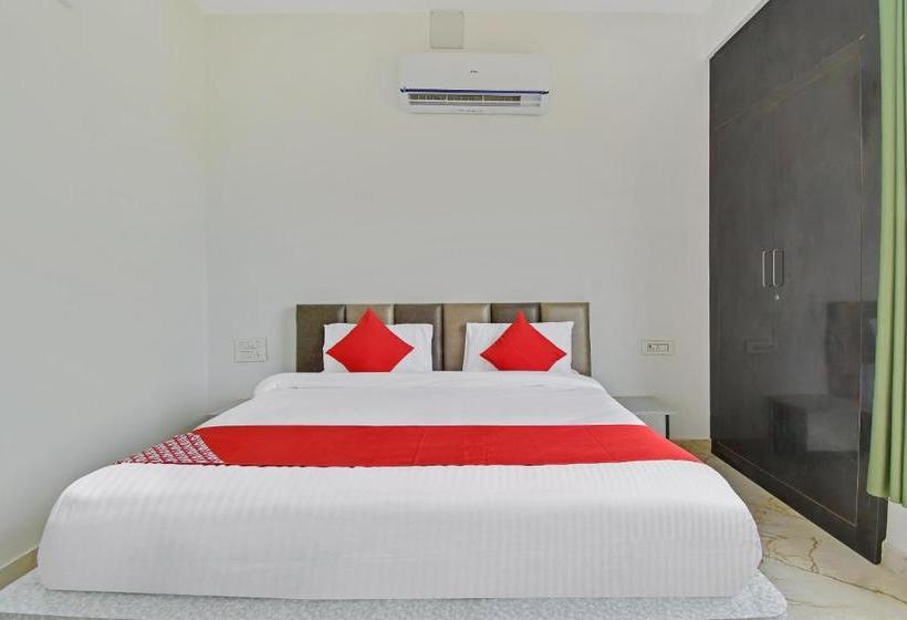 Отель Oyo 40085  Celebration