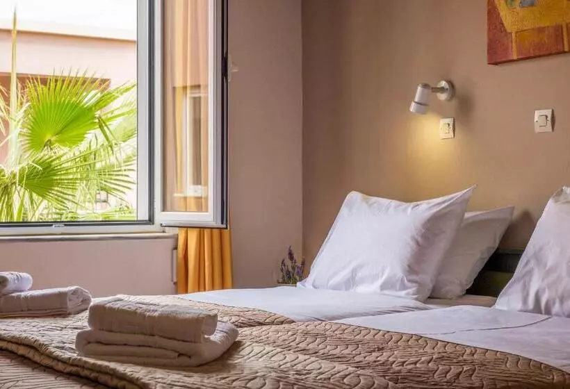 Theos Holidays Apartments