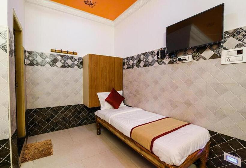 Отель Oyo 33005 Jkr Residency