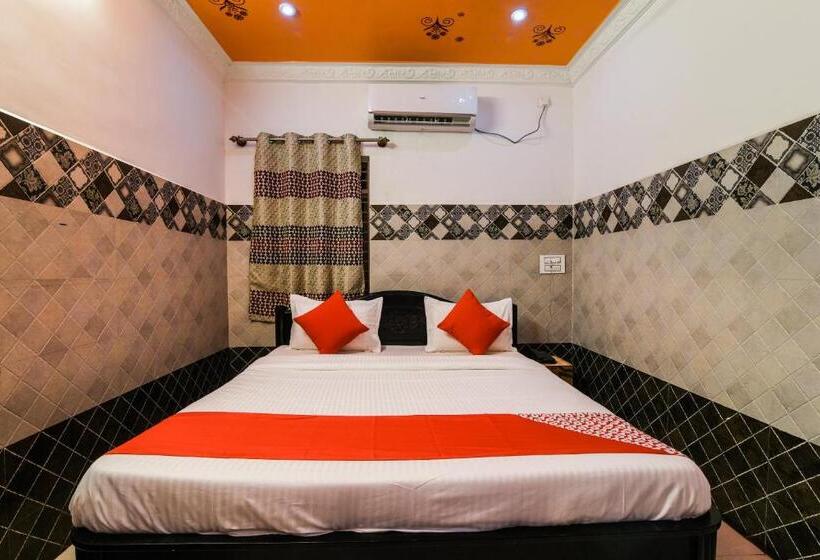 Отель Oyo 33005 Jkr Residency