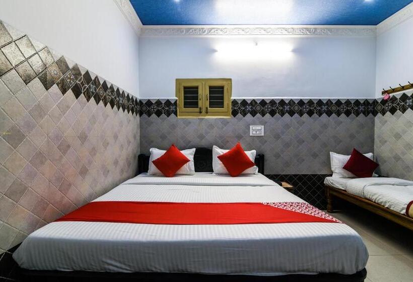 Отель Oyo 33005 Jkr Residency