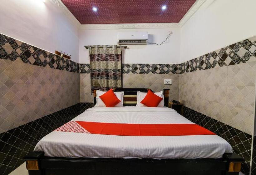 Отель Oyo 33005 Jkr Residency