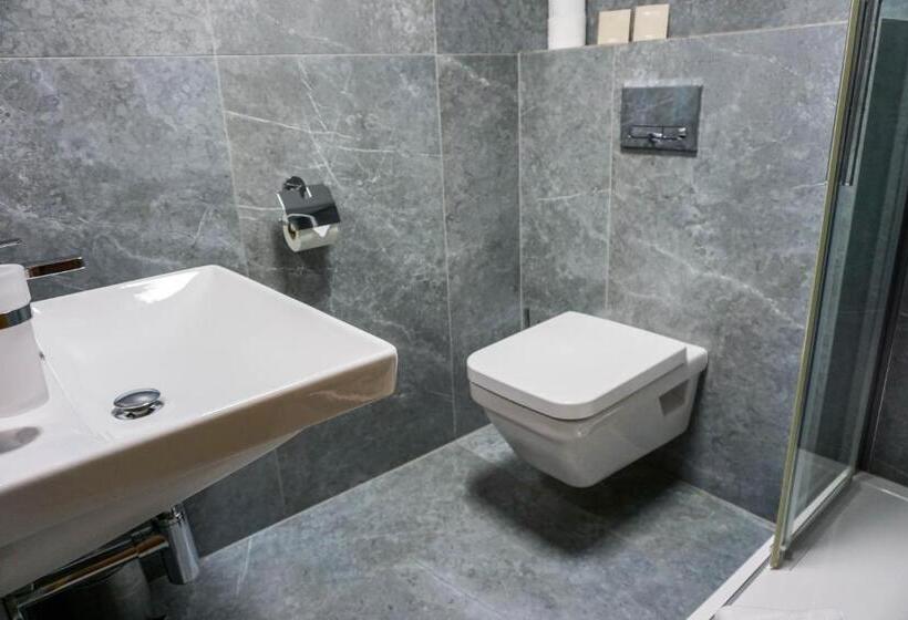 膳宿费 Penzión Deer