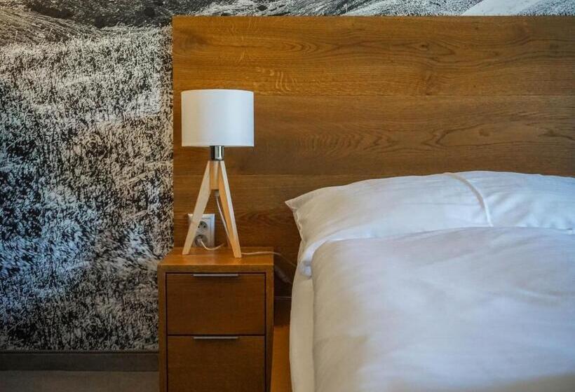 膳宿费 Penzión Deer